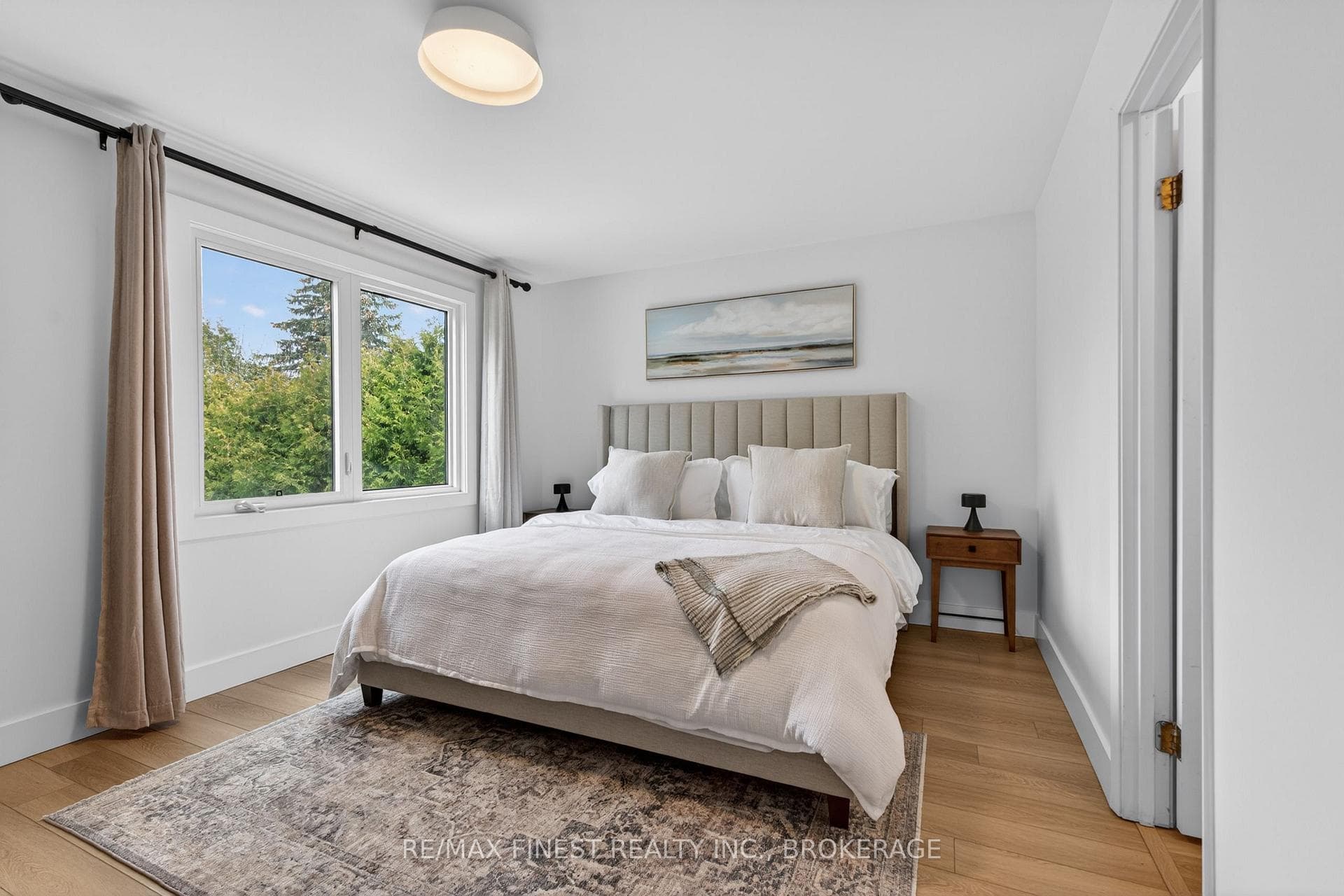 825 SOMERSET Crescent photo 23