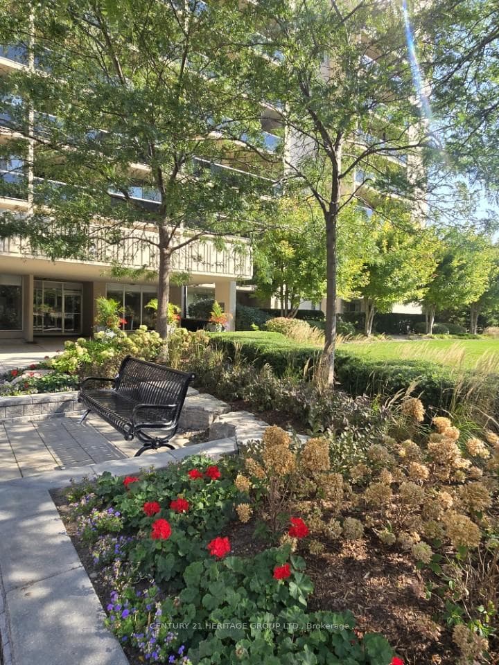 812 Burnhamthorpe Road Unit 1703 photo 4