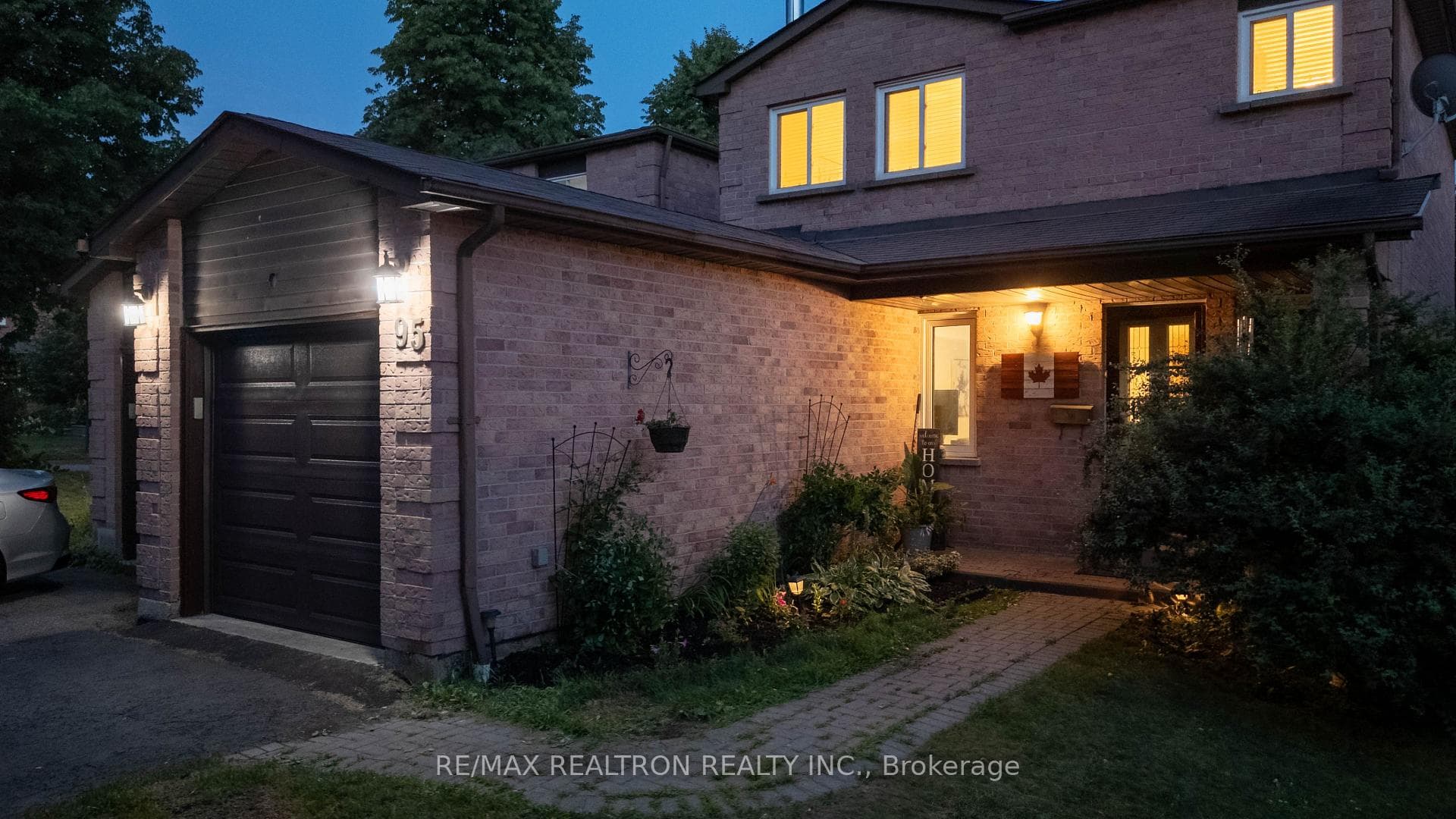95 Chalmers Crescent photo 2