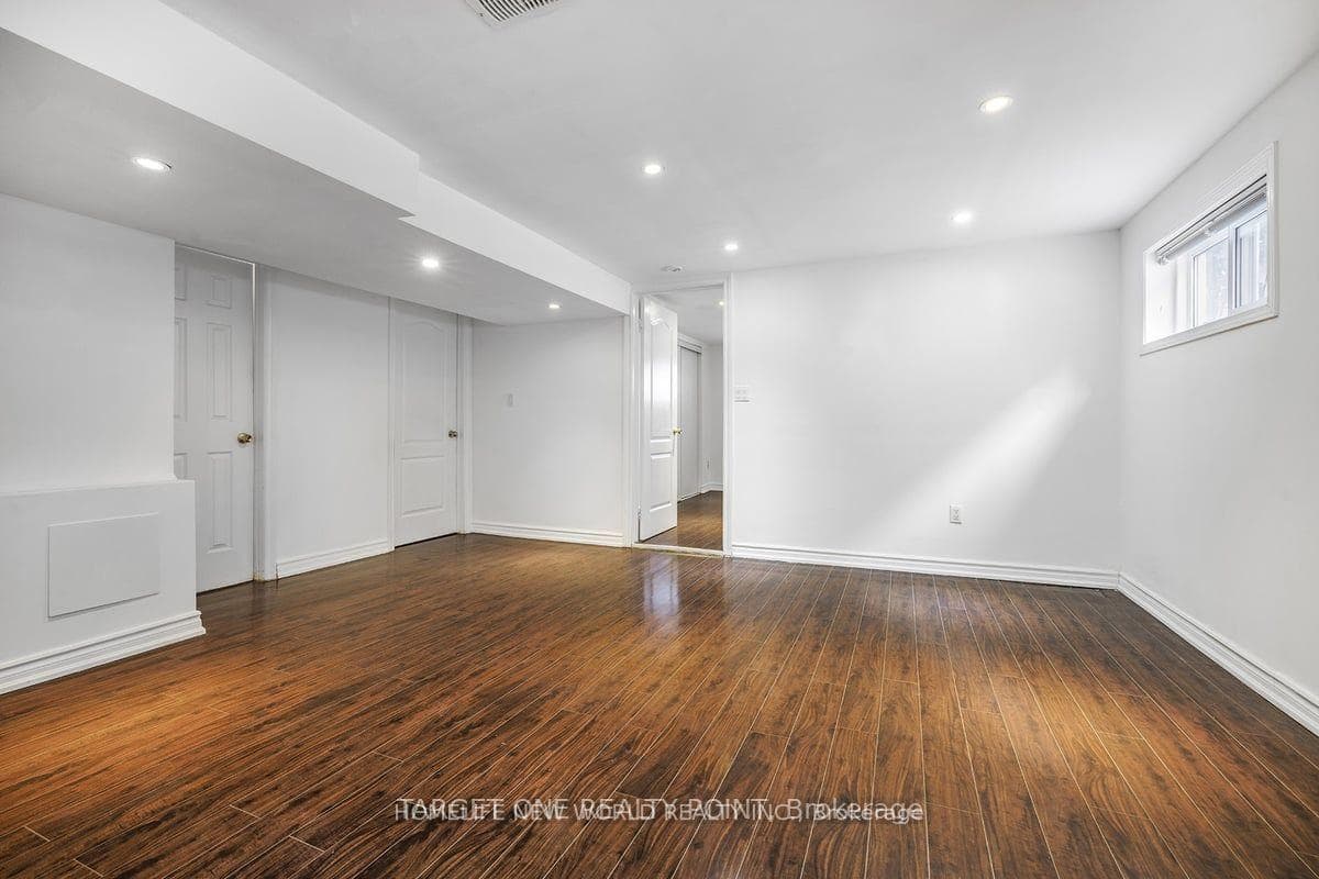 205 Pineway Boulevard Unit Basement photo 9