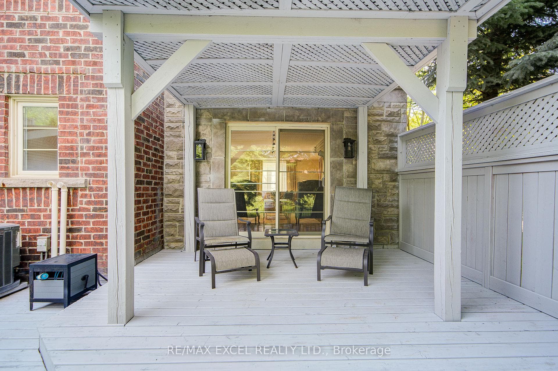 144 Chapman Court photo 40