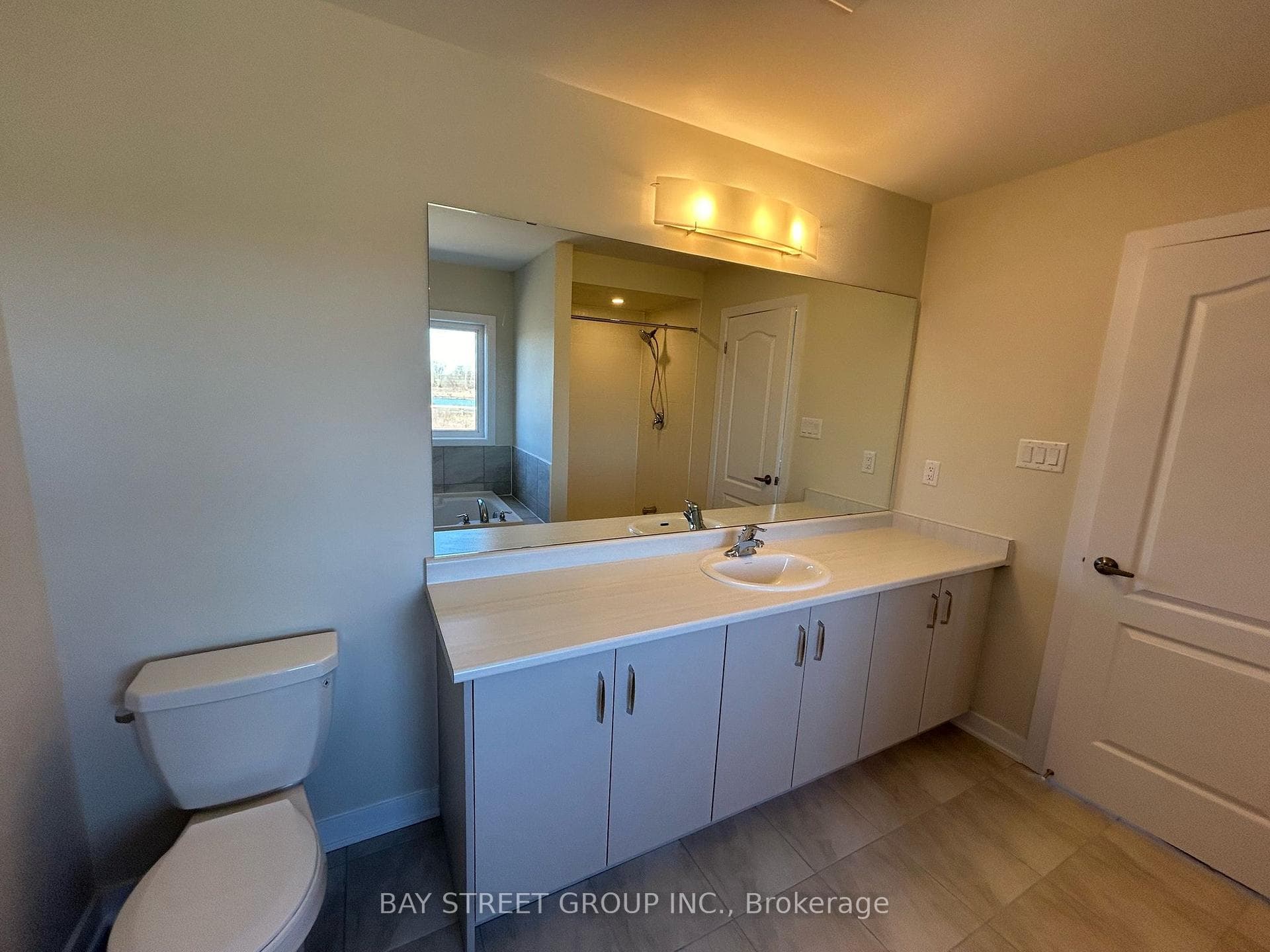 26 Aviron Crescent photo 34
