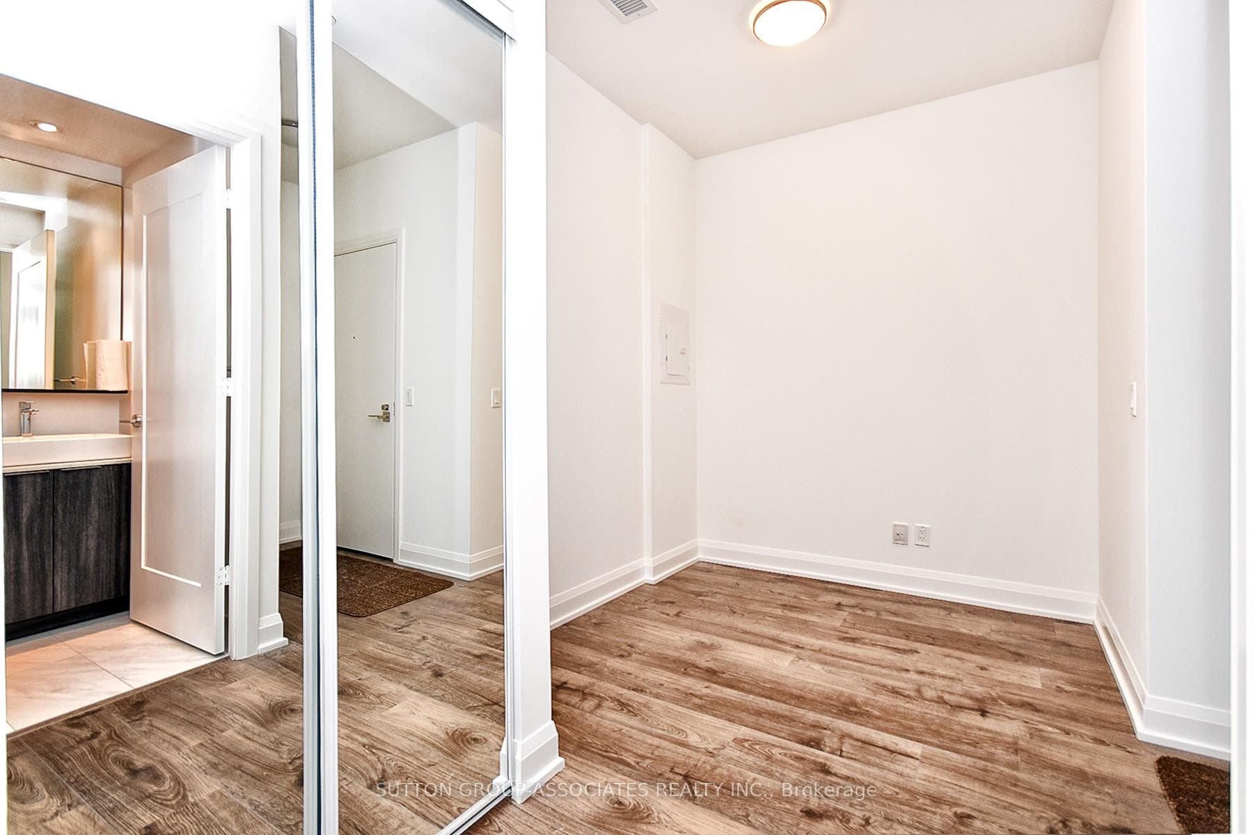 110 Marine Parade Drive Unit 511 photo 5
