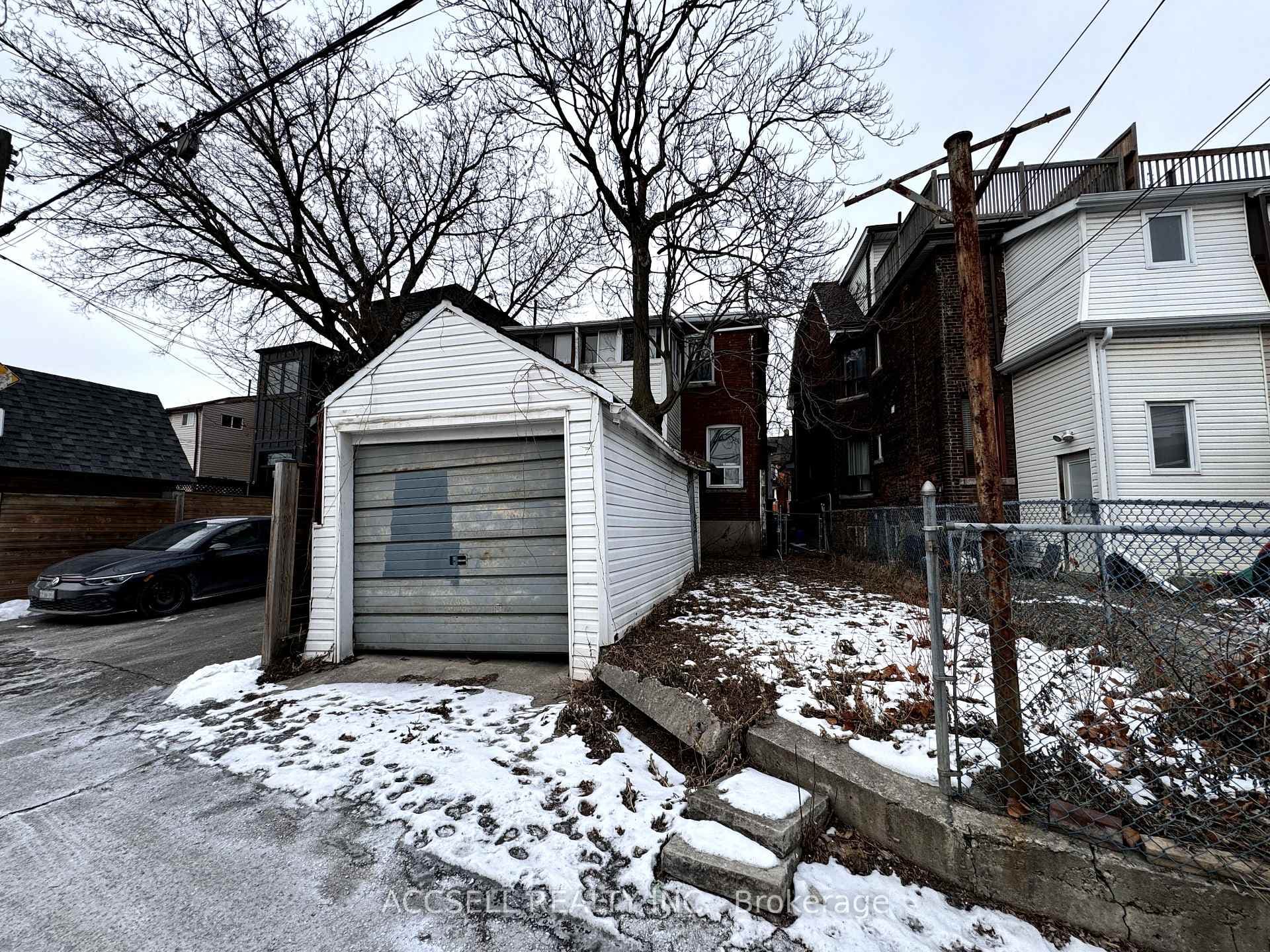 101 Marchmount Road photo 4