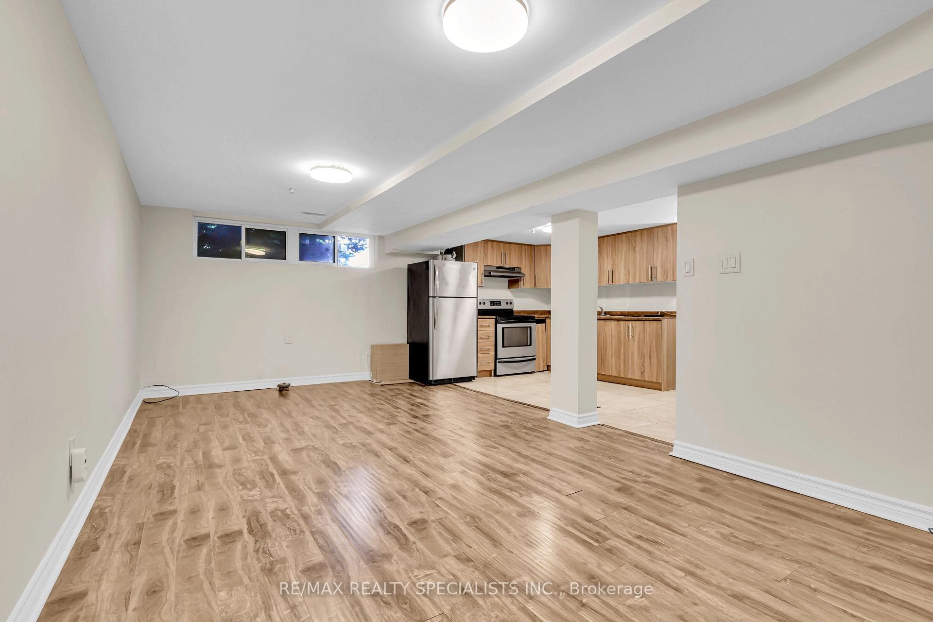 90 Kingsmere Crescent Unit BSMT photo 3