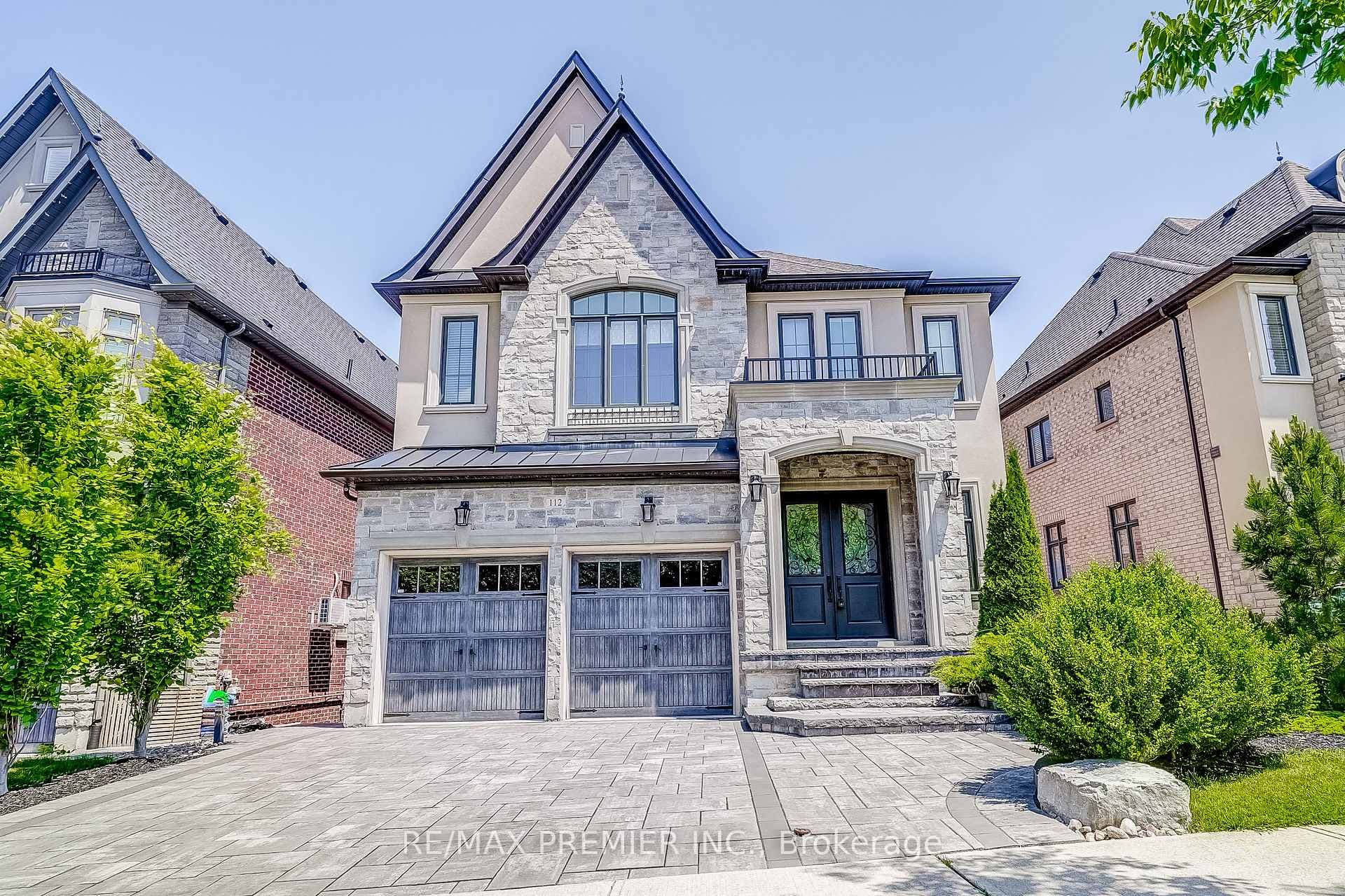112 Robert Berry Crescent photo 1