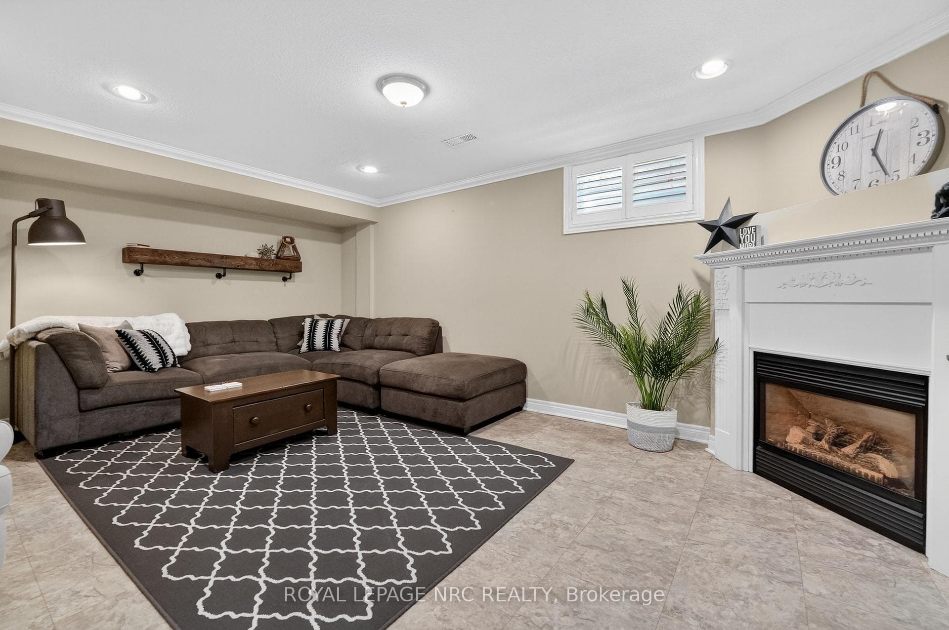 Gas fireplace