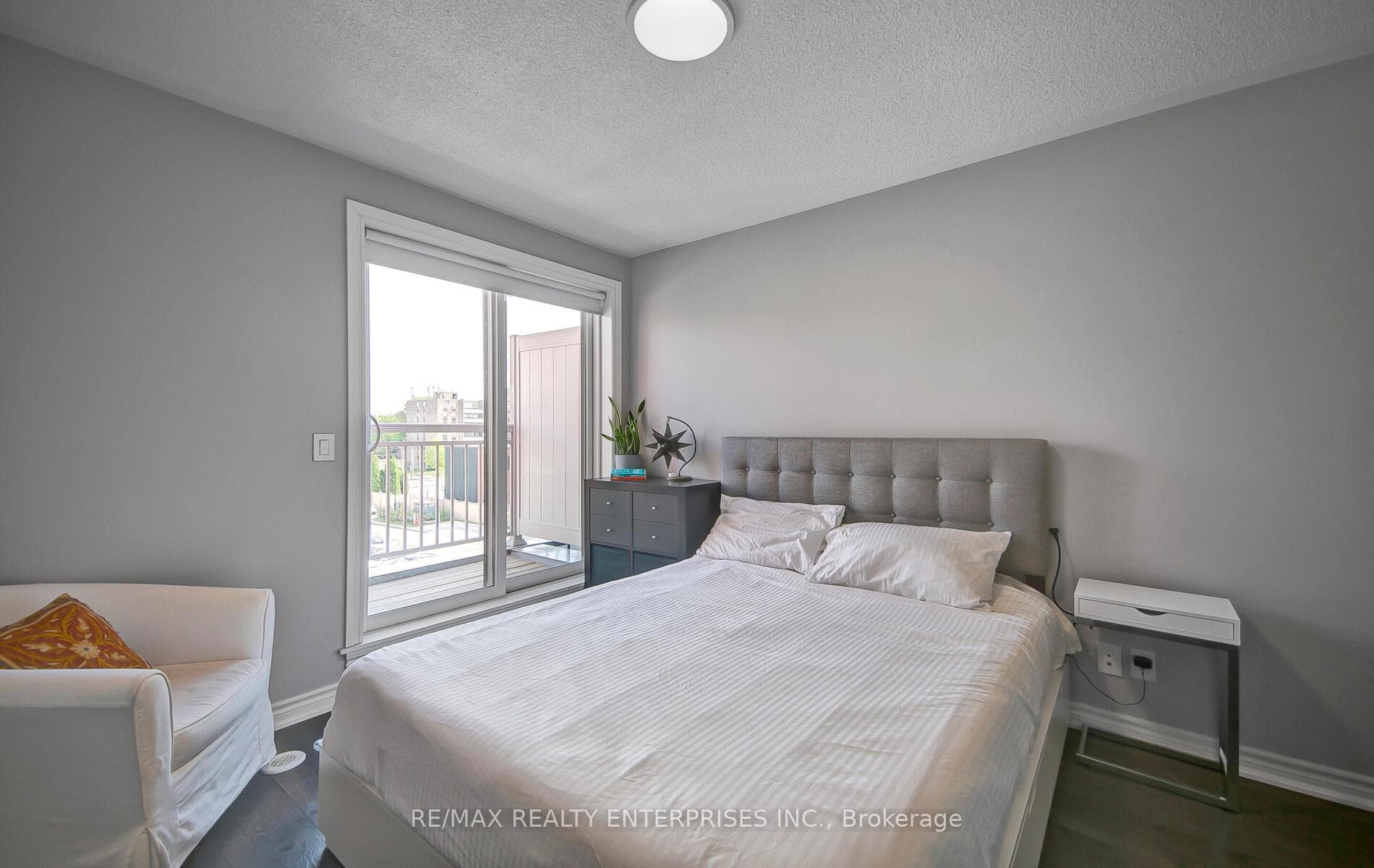 90 Eastwood Park Gardens Unit 20 photo 13