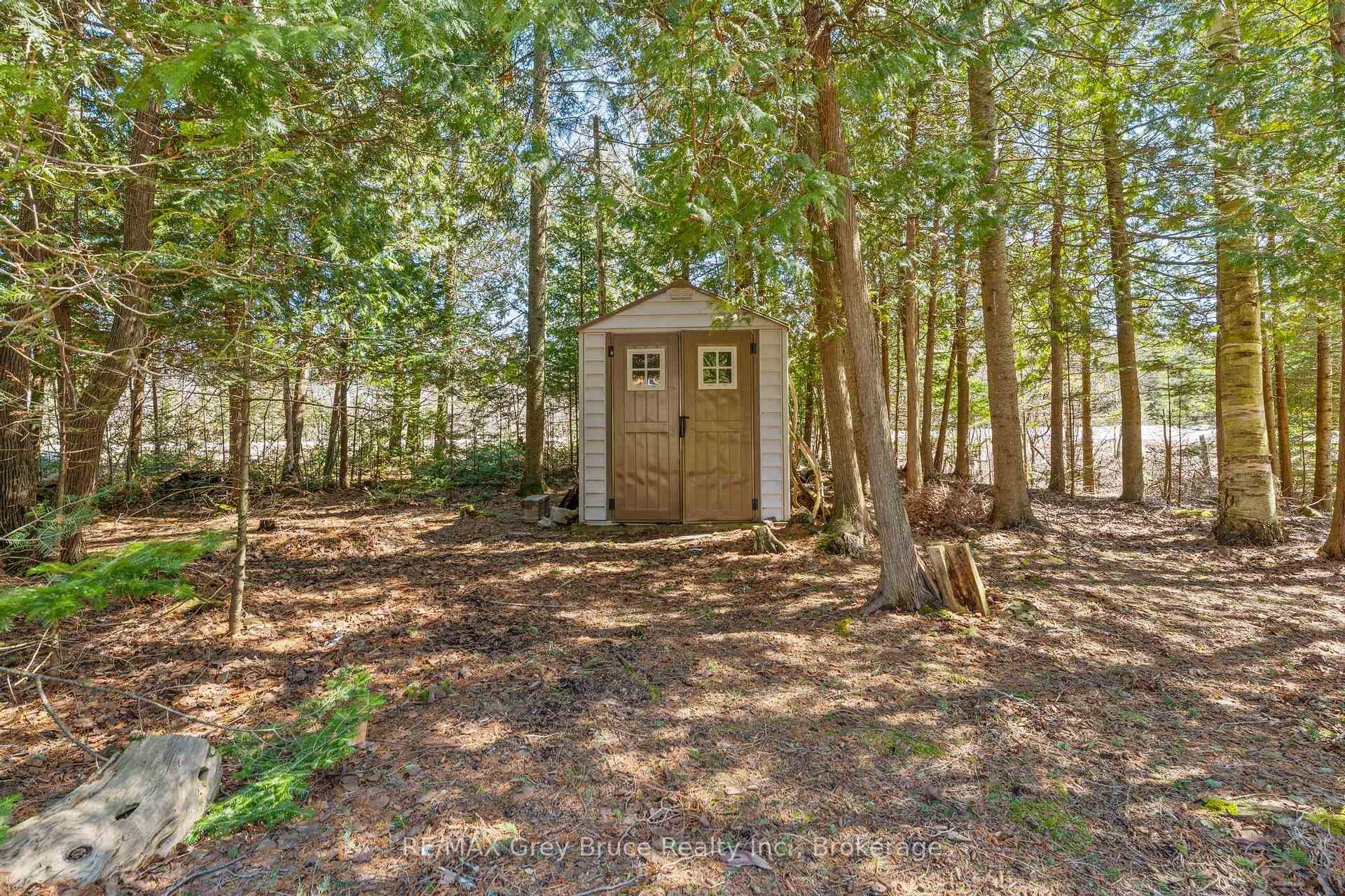 1535 15 Side Road photo 31