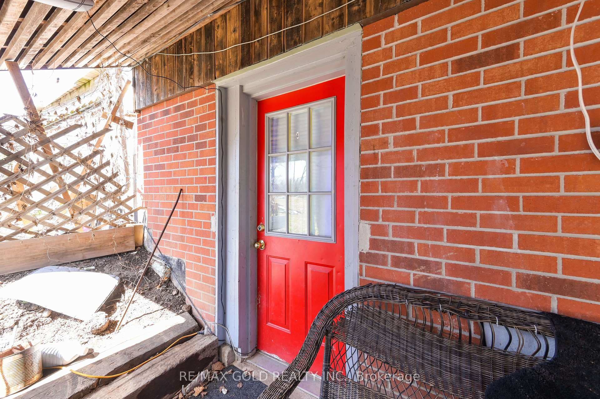 9664 Guelph Line photo 40