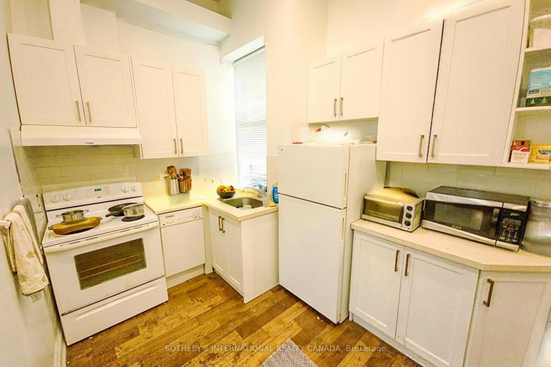 227 Beverley Street Unit 1 photo 6