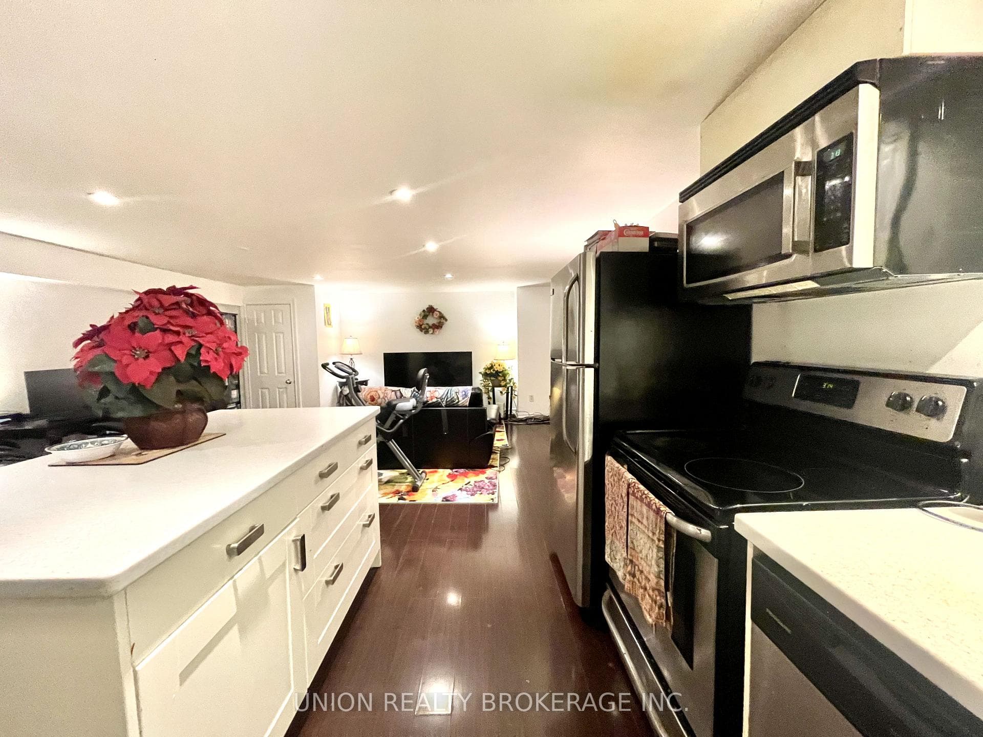 11 Bonfield Avenue Unit Lower photo 4