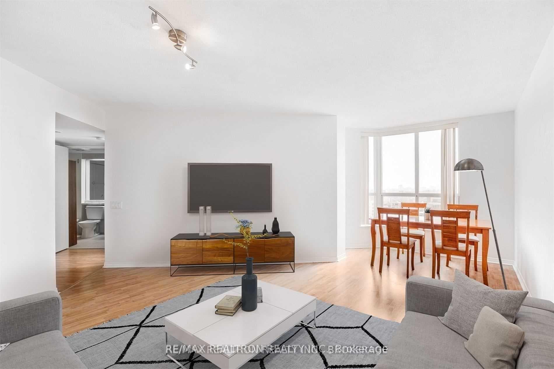 11 Thorncliffe Park Drive Unit PH17 photo 2