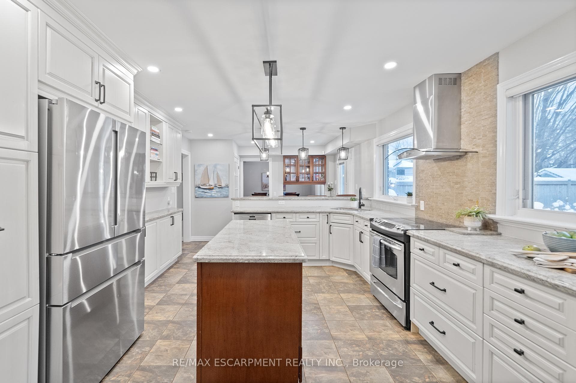 344 Camelot Court photo 12