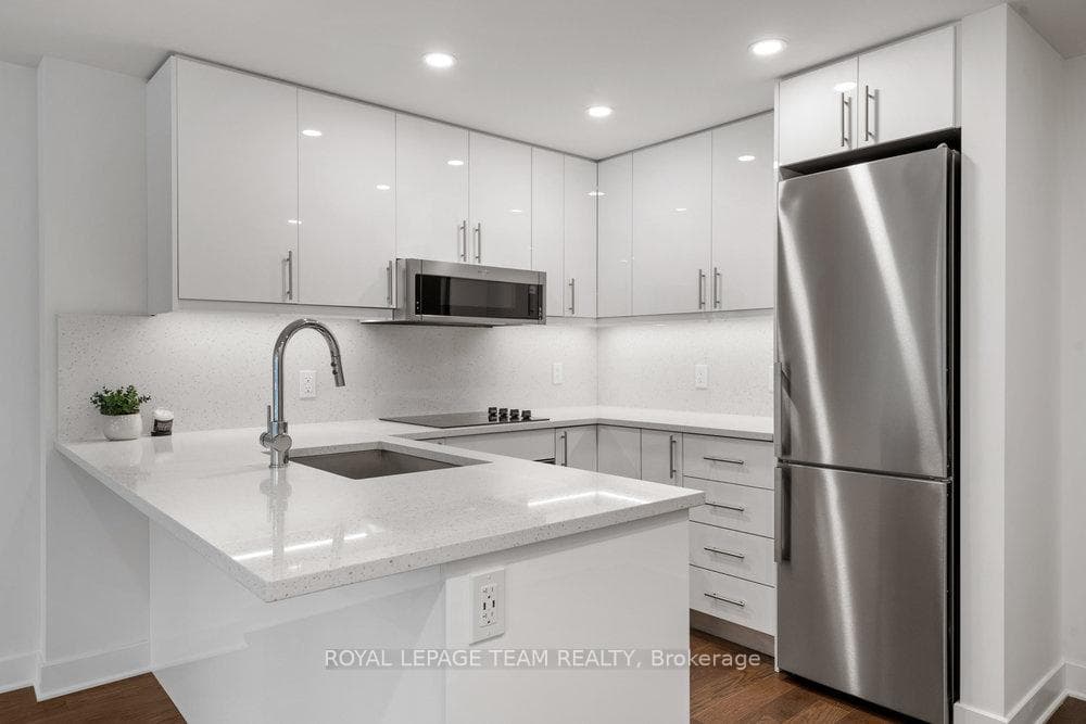 180 GEORGE Street Unit 704 photo 3
