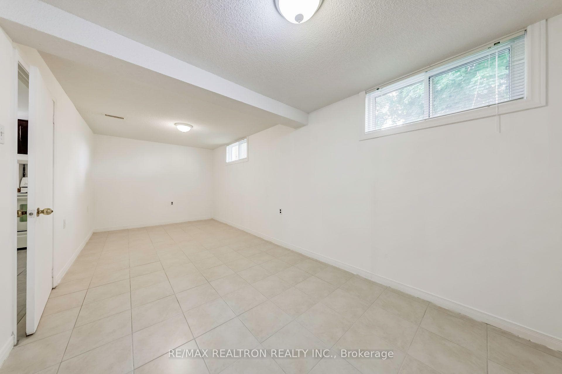 152 Pineway Boulevard photo 28