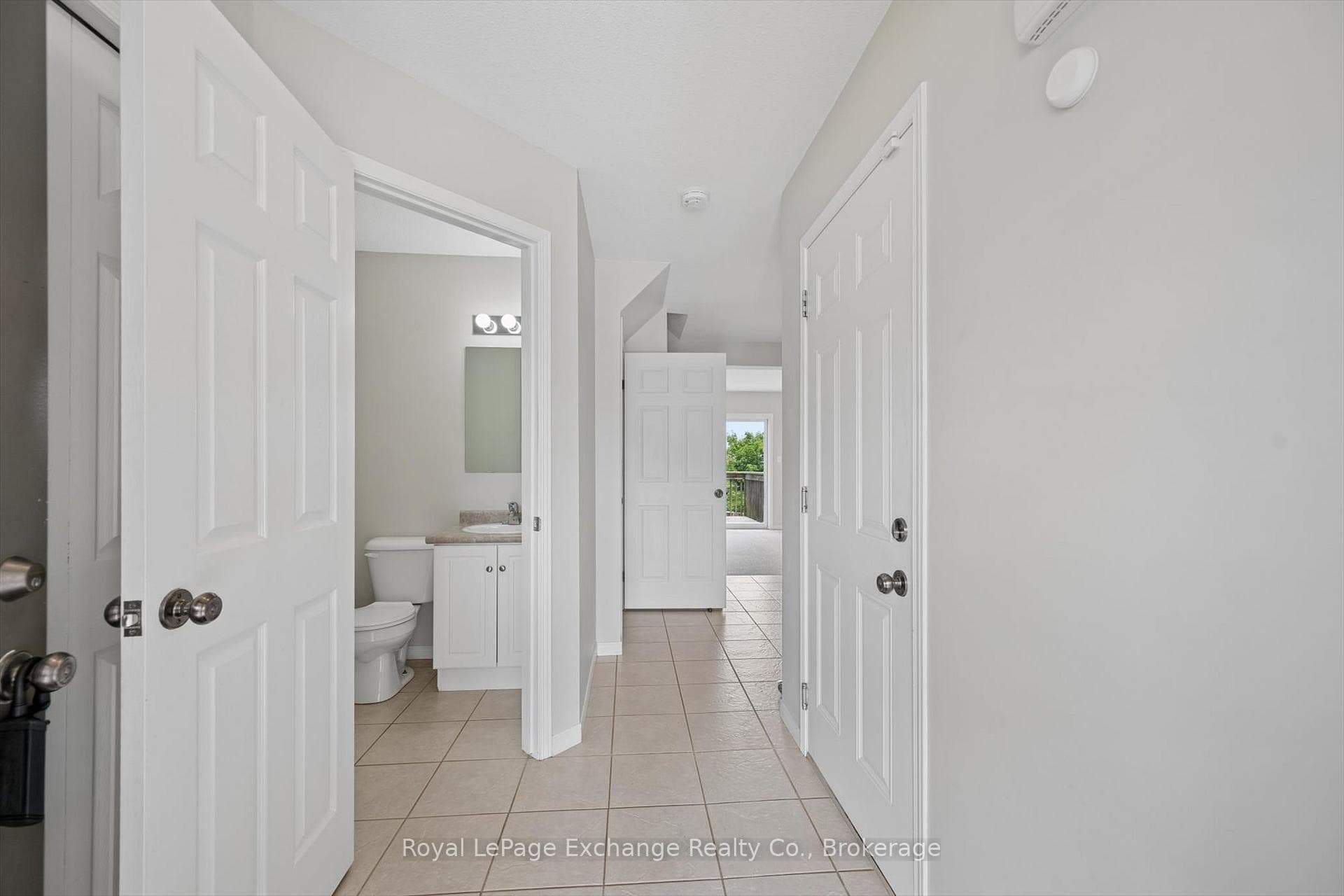 64 Hasler Crescent photo 10