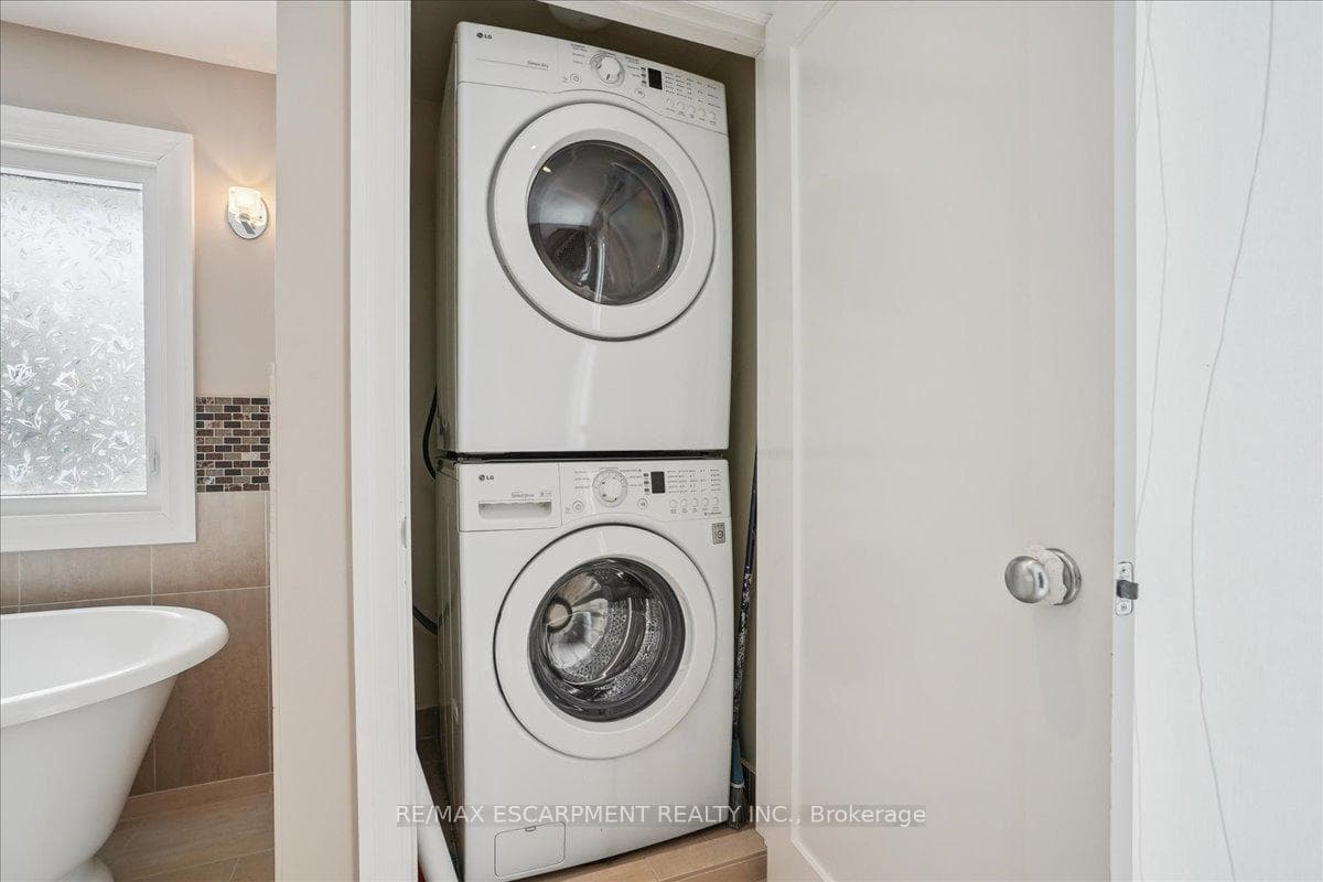 Primary Ensuite with Laundry