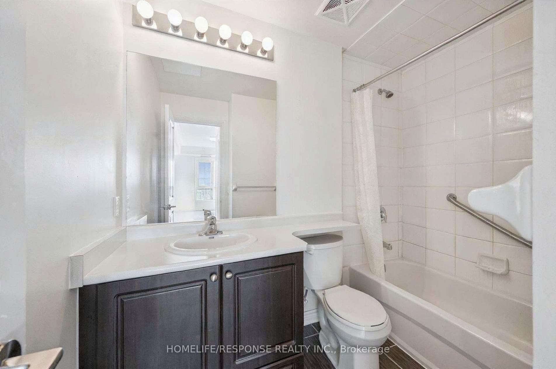 Ensuite (4-Piece) 5' x 6'
