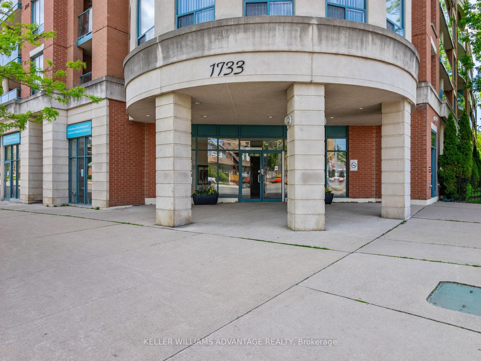 1733 Queen Street Unit 424 photo 3