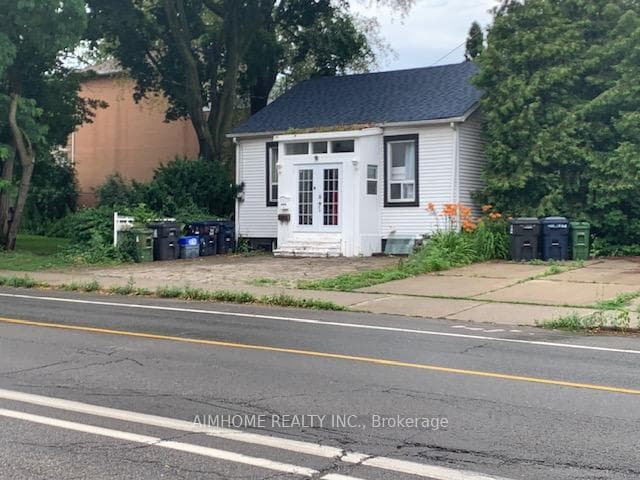 966 Dundas Street photo 5