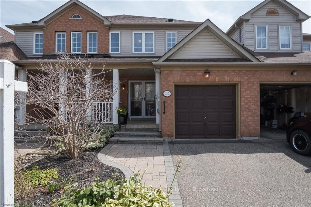210 HAMPSHIRE Way photo 2