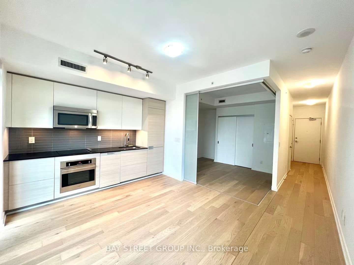 210 Simcoe Street Unit 1213 photo 2