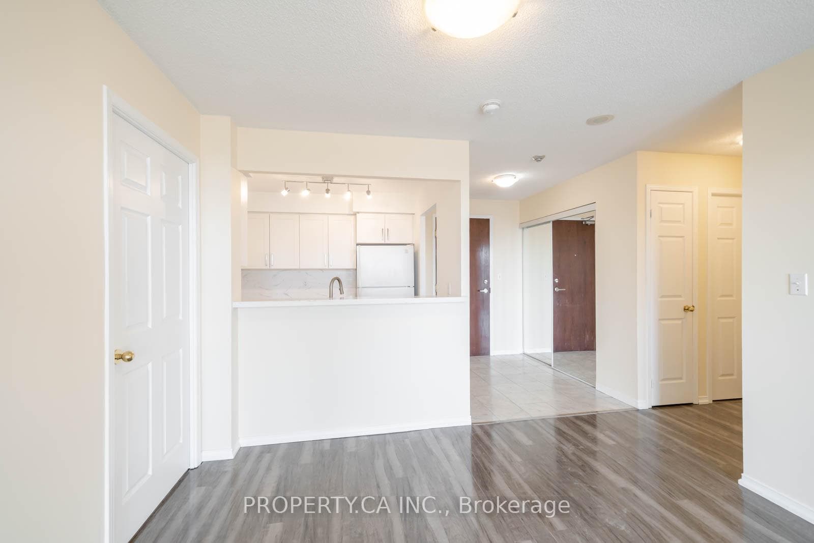 39 Pemberton Avenue Unit 511 photo 9
