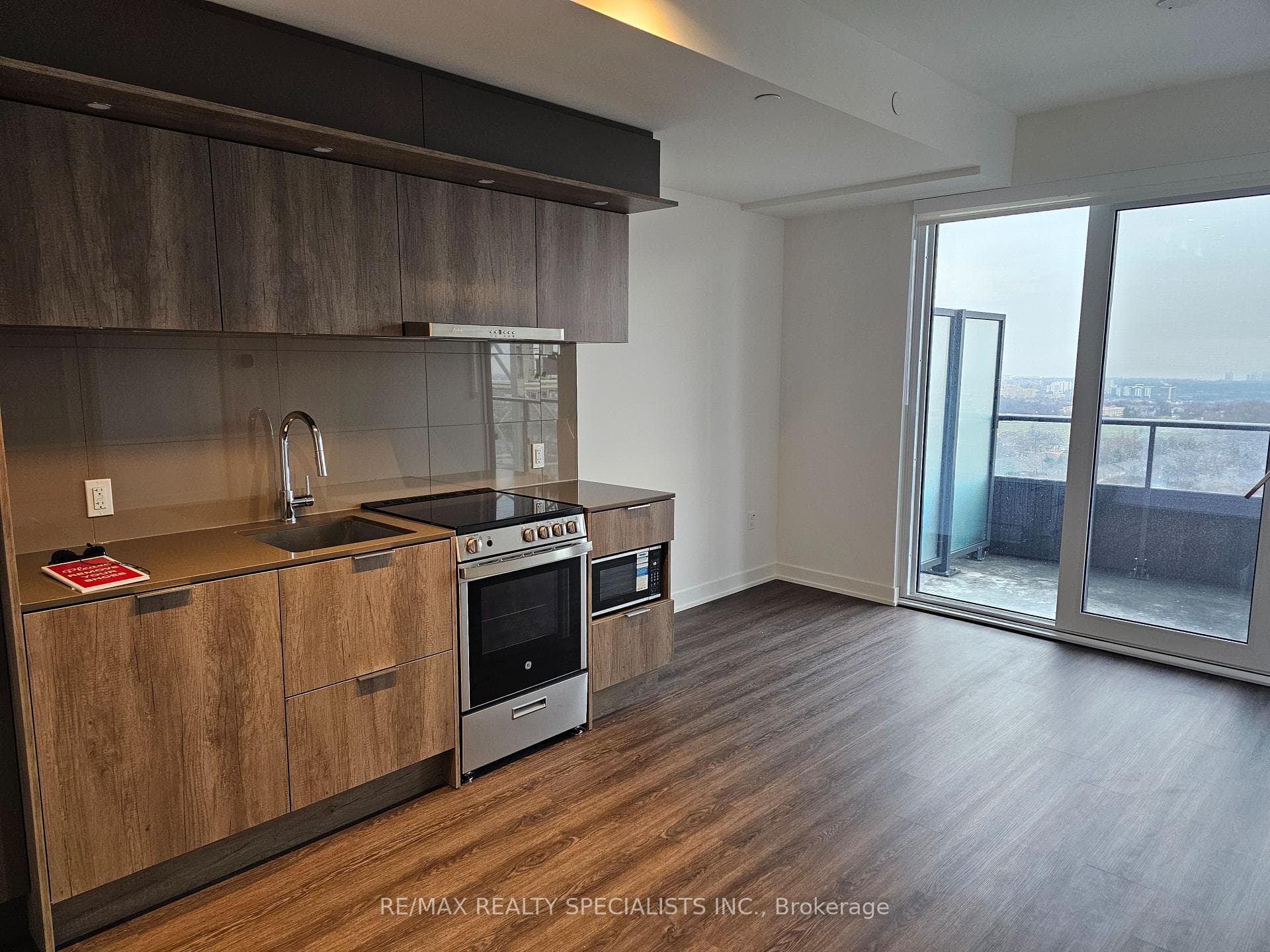 448 Burnhamthorpe Road Unit 1509 photo 6