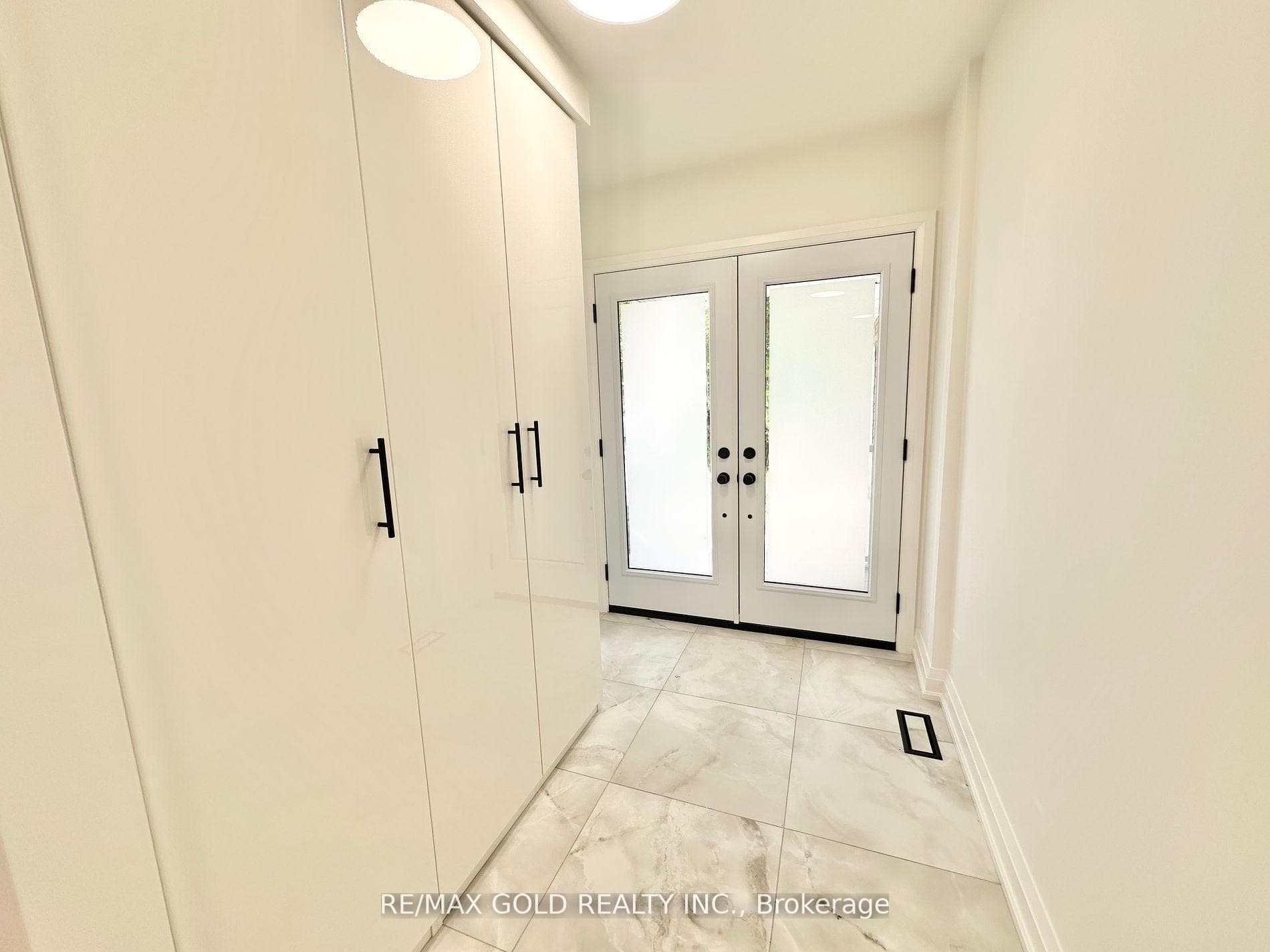 7099 Village Walk photo 3