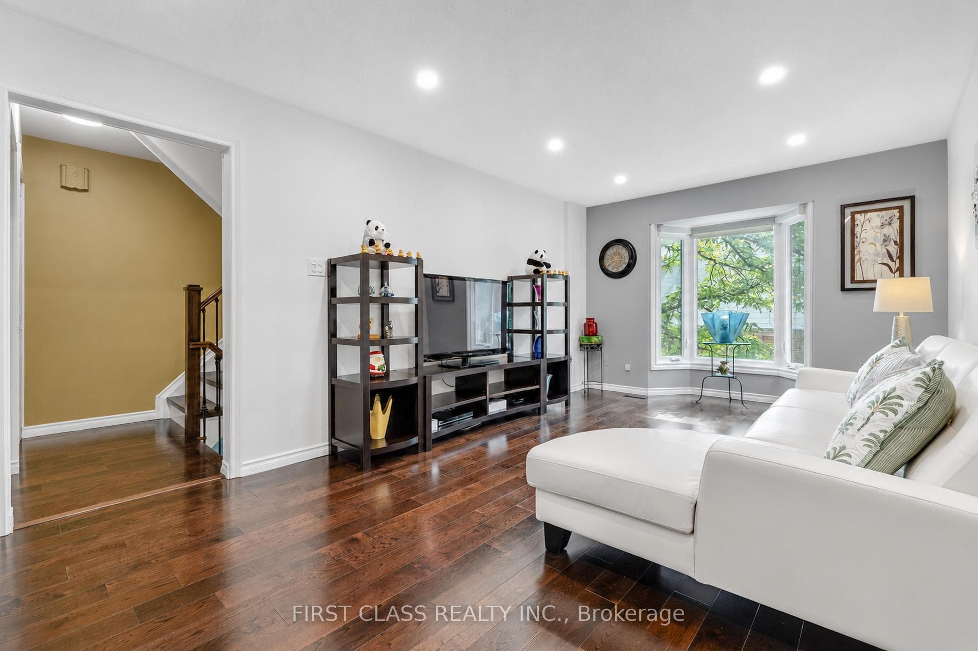 202 Royal Orchard Boulevard photo 11