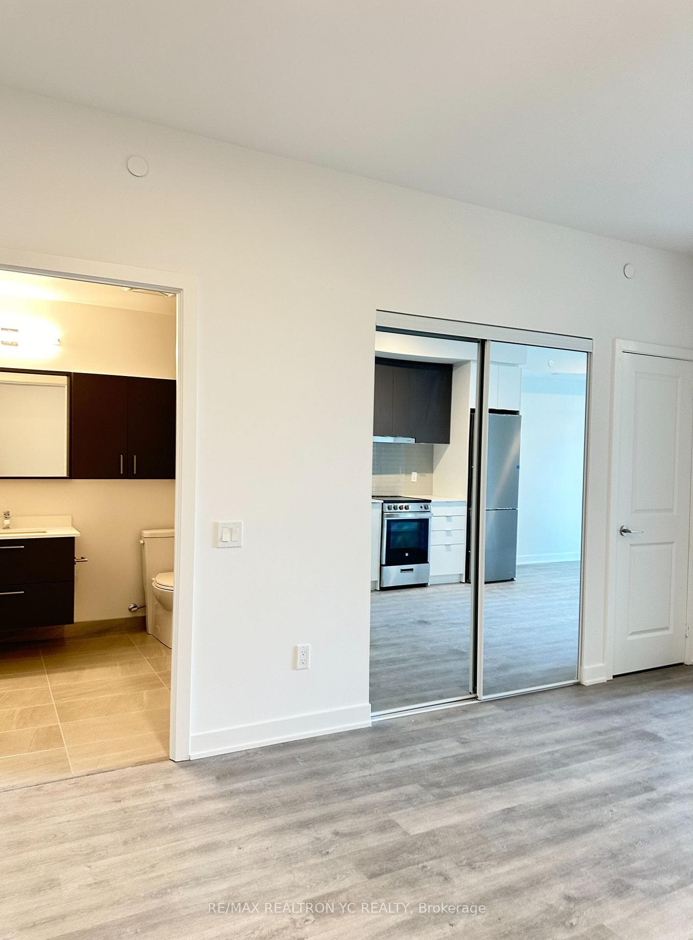 50 Upper Mall Way Unit B2004 photo 9