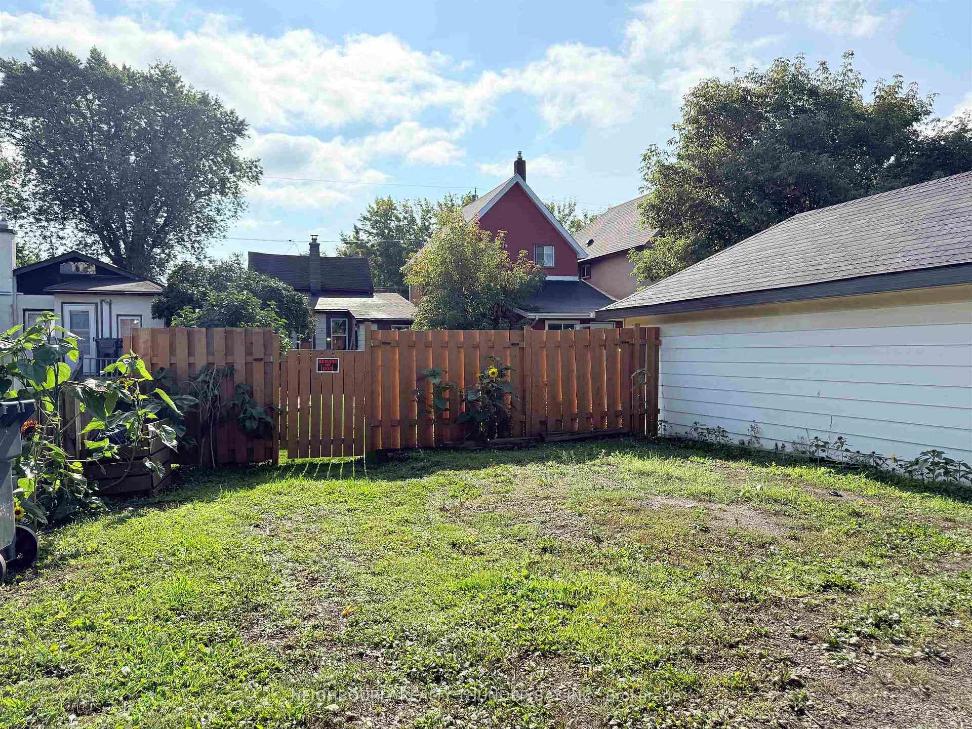 148 Machar Avenue photo 38