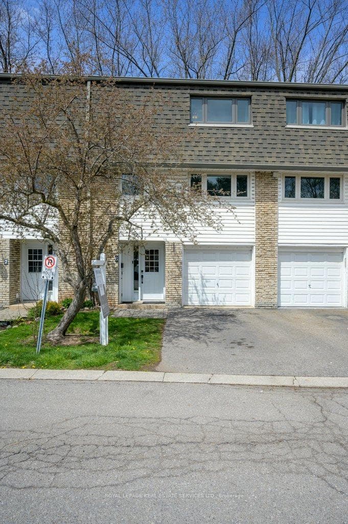 1270 Gainsborough Drive Unit 6 photo 2