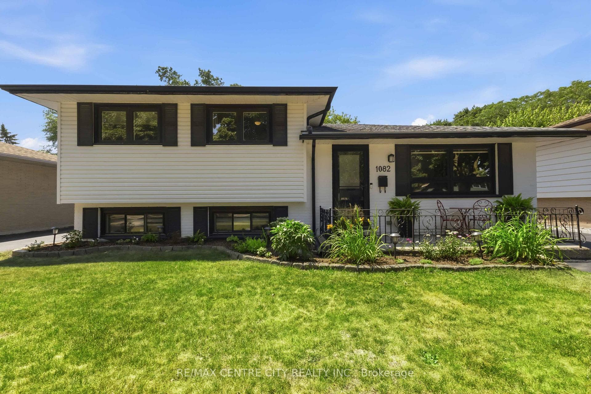 1082 Chippewa Drive photo 4