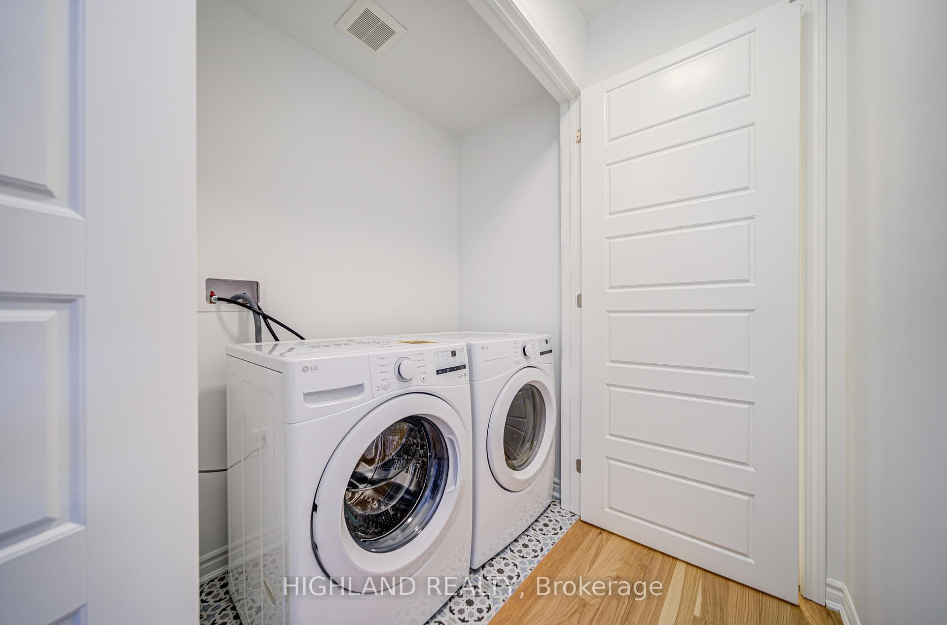 1291 Courtleigh Trail Unit 4 photo 17