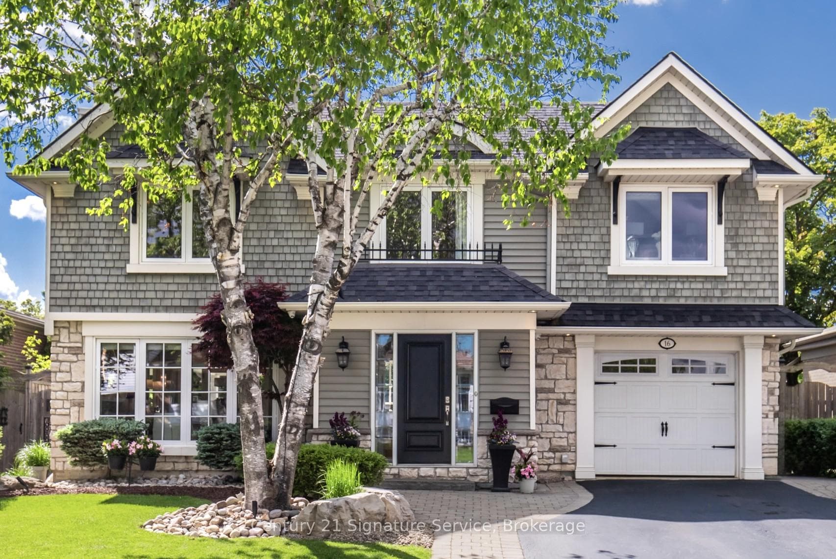 16 Ferndale Crescent photo 1