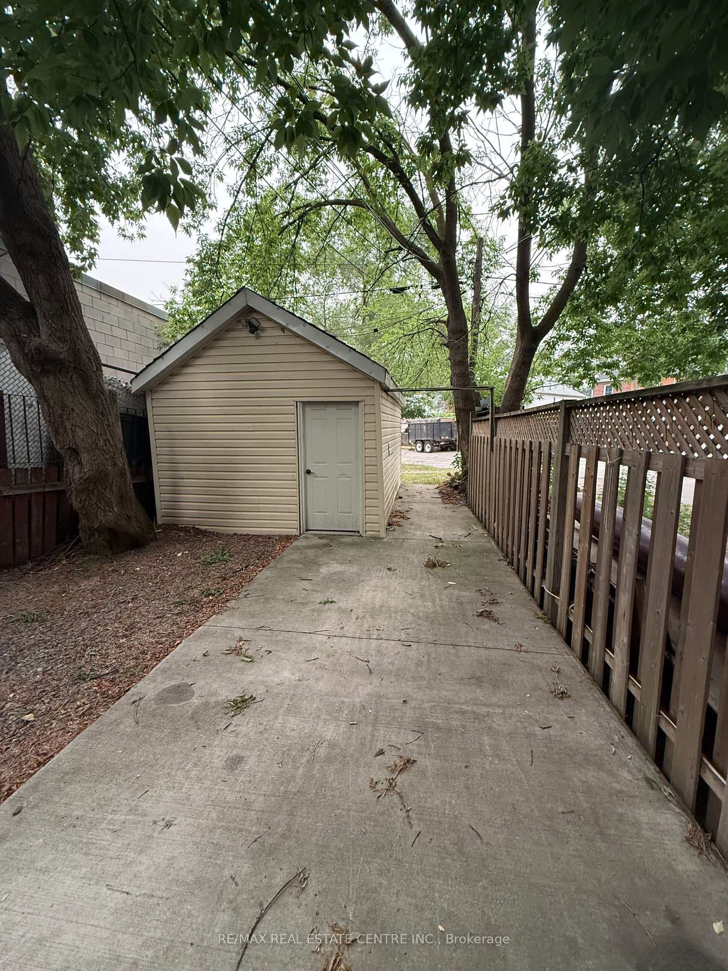 6 Ray Avenue photo 1
