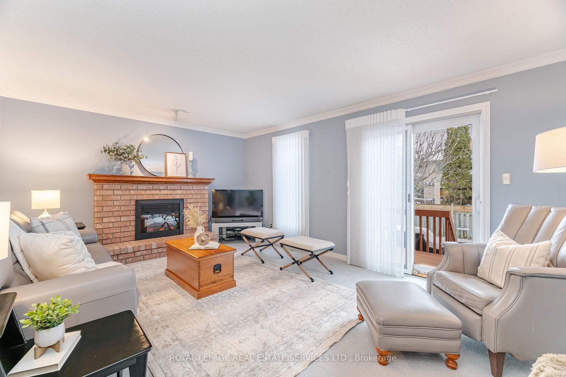 1305 Mapleridge Crescent photo 12
