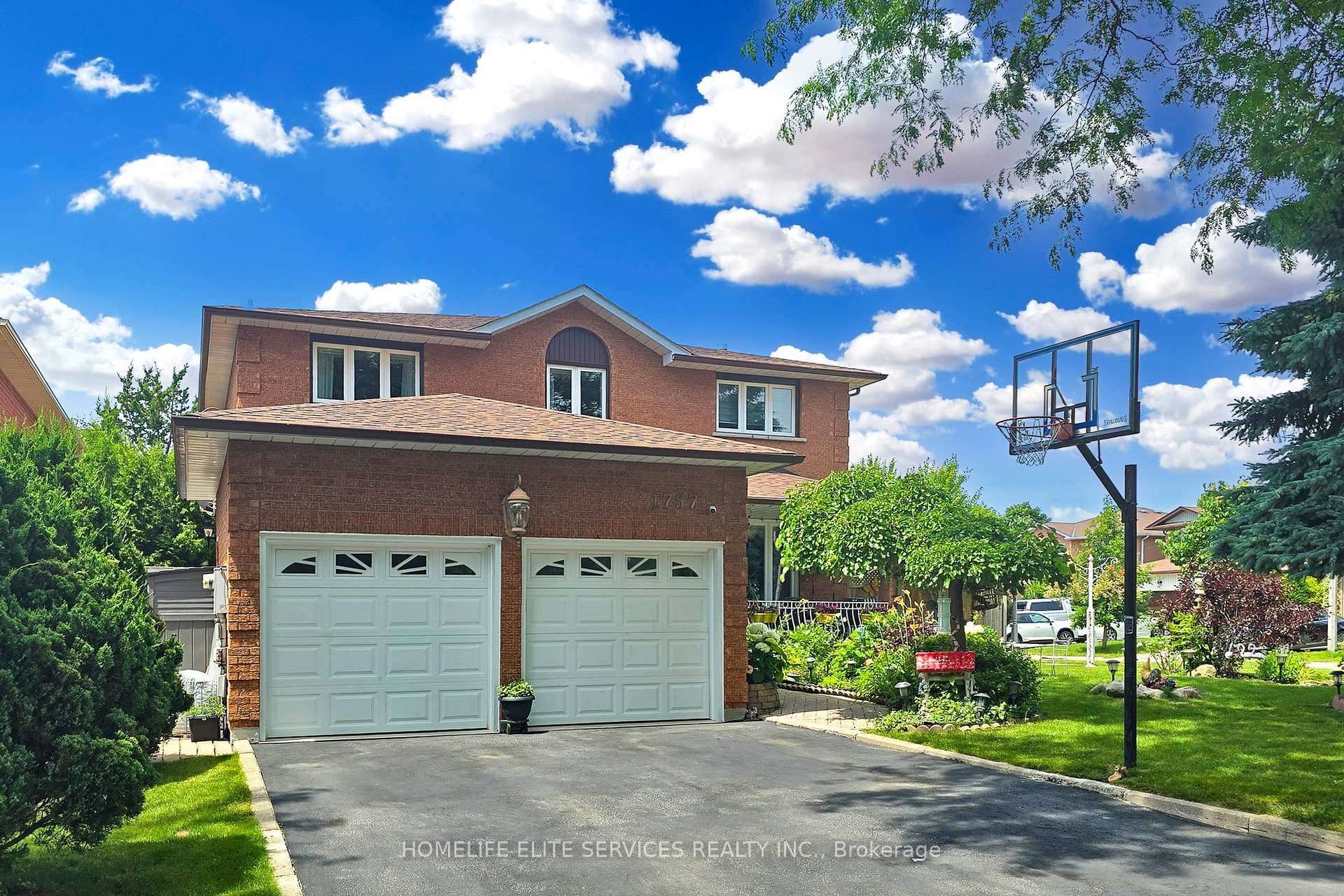 1757 Greenvale Crescent photo 1