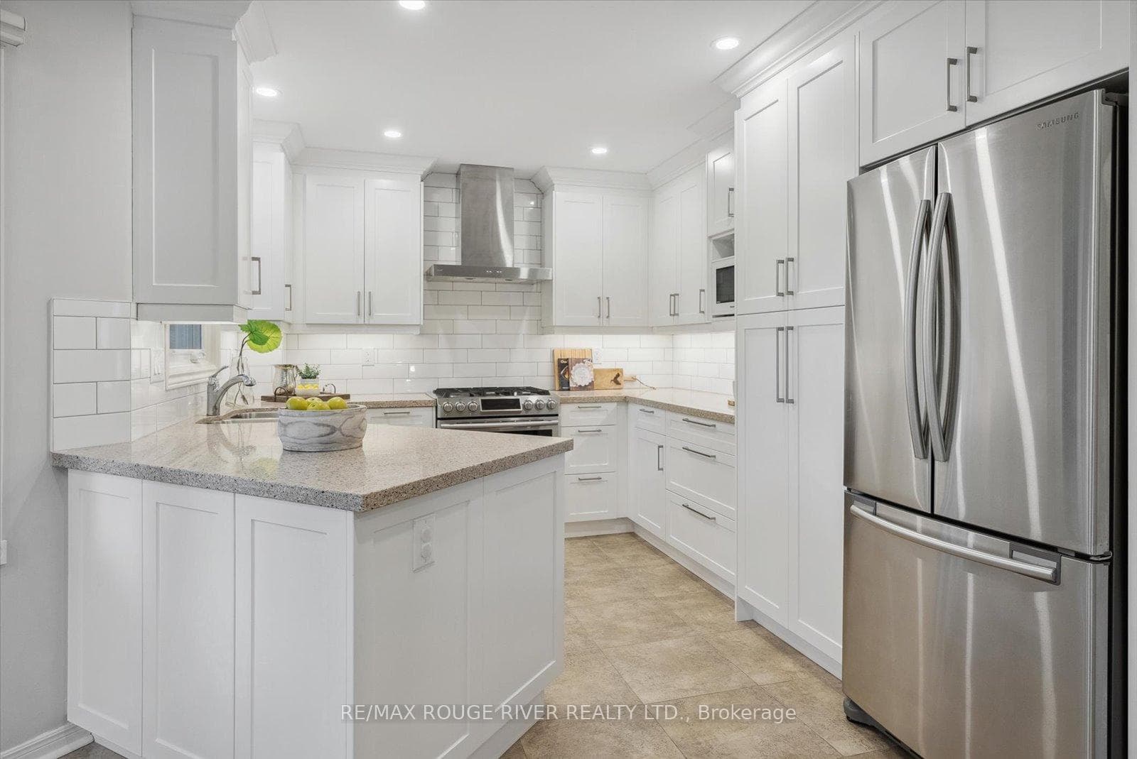588 Maitland Drive photo 16