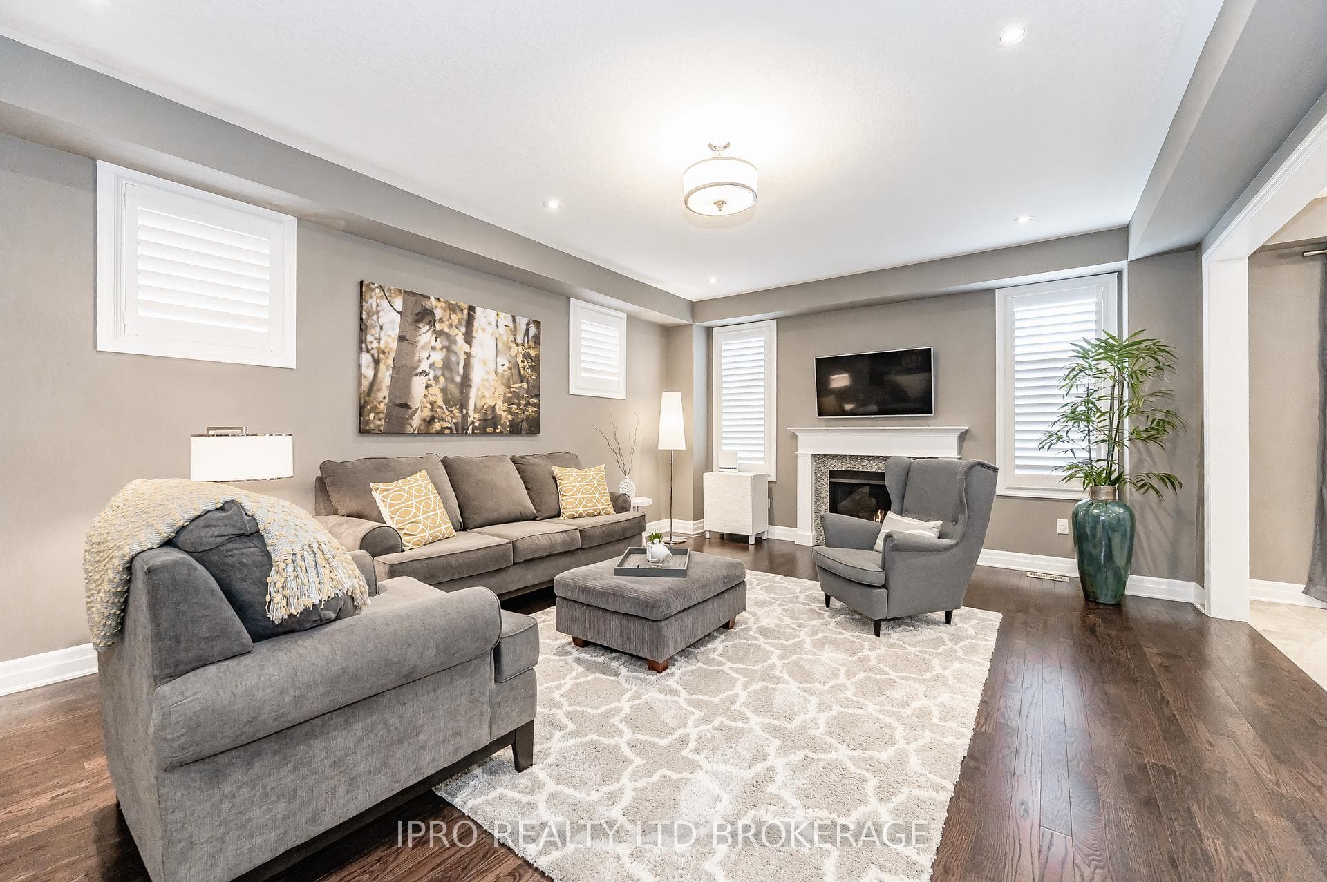300 Shady Glen Crescent photo 8