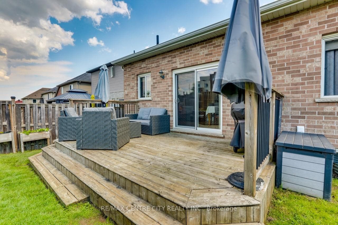 586 Garibaldi Avenue photo 38