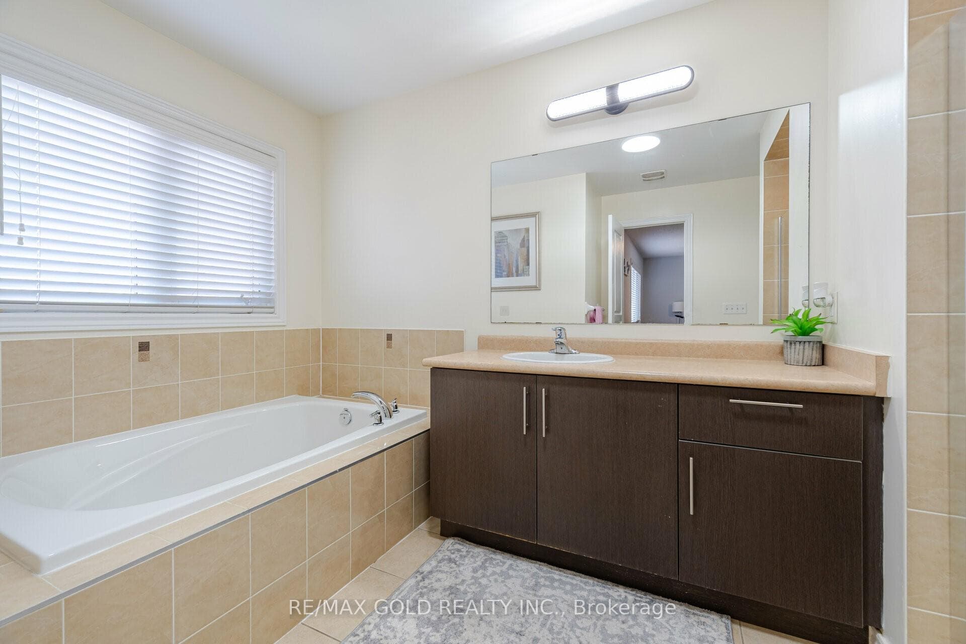 19 Almond Street photo 15