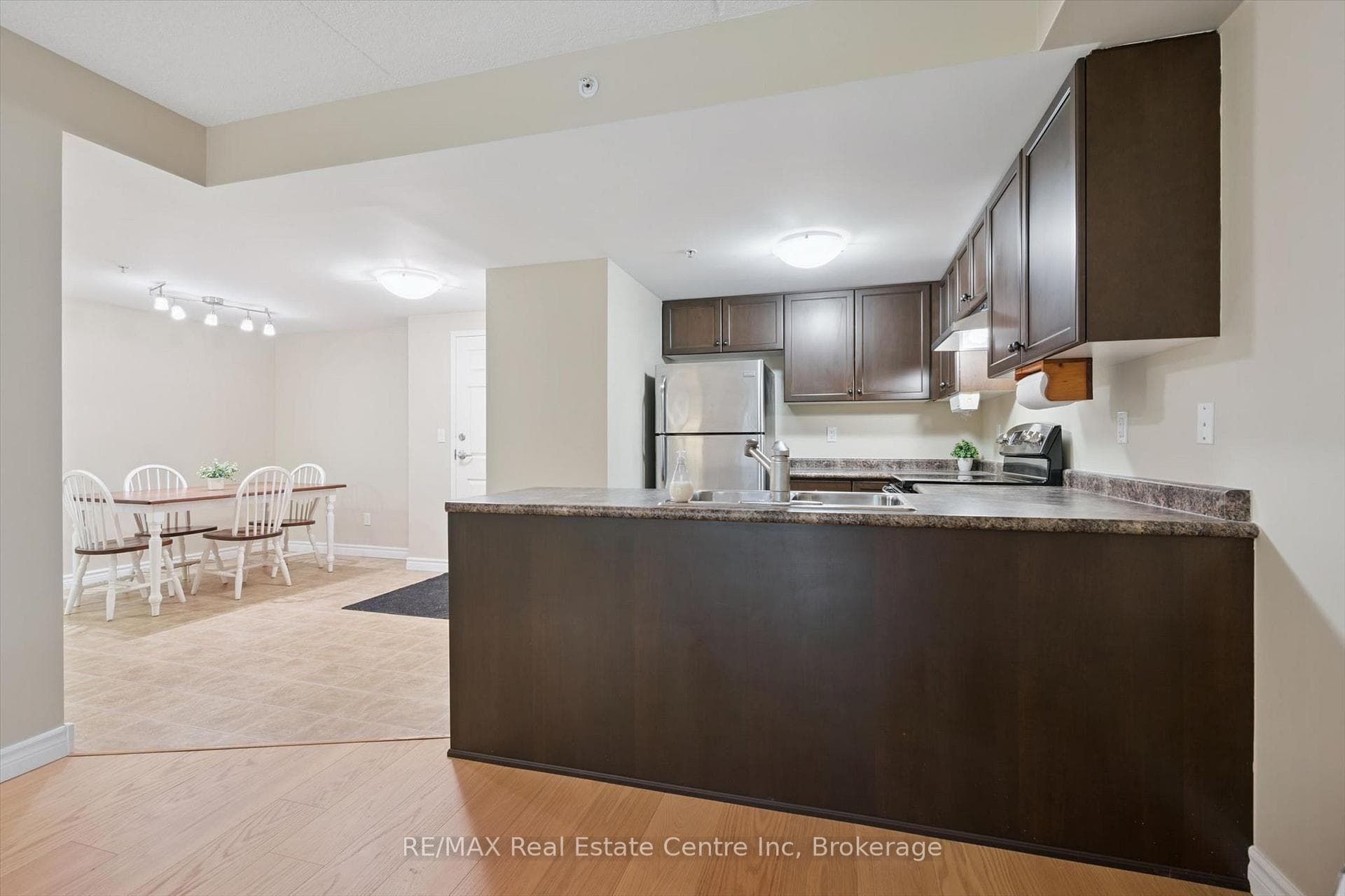 645 St David Street Unit 302 photo 9