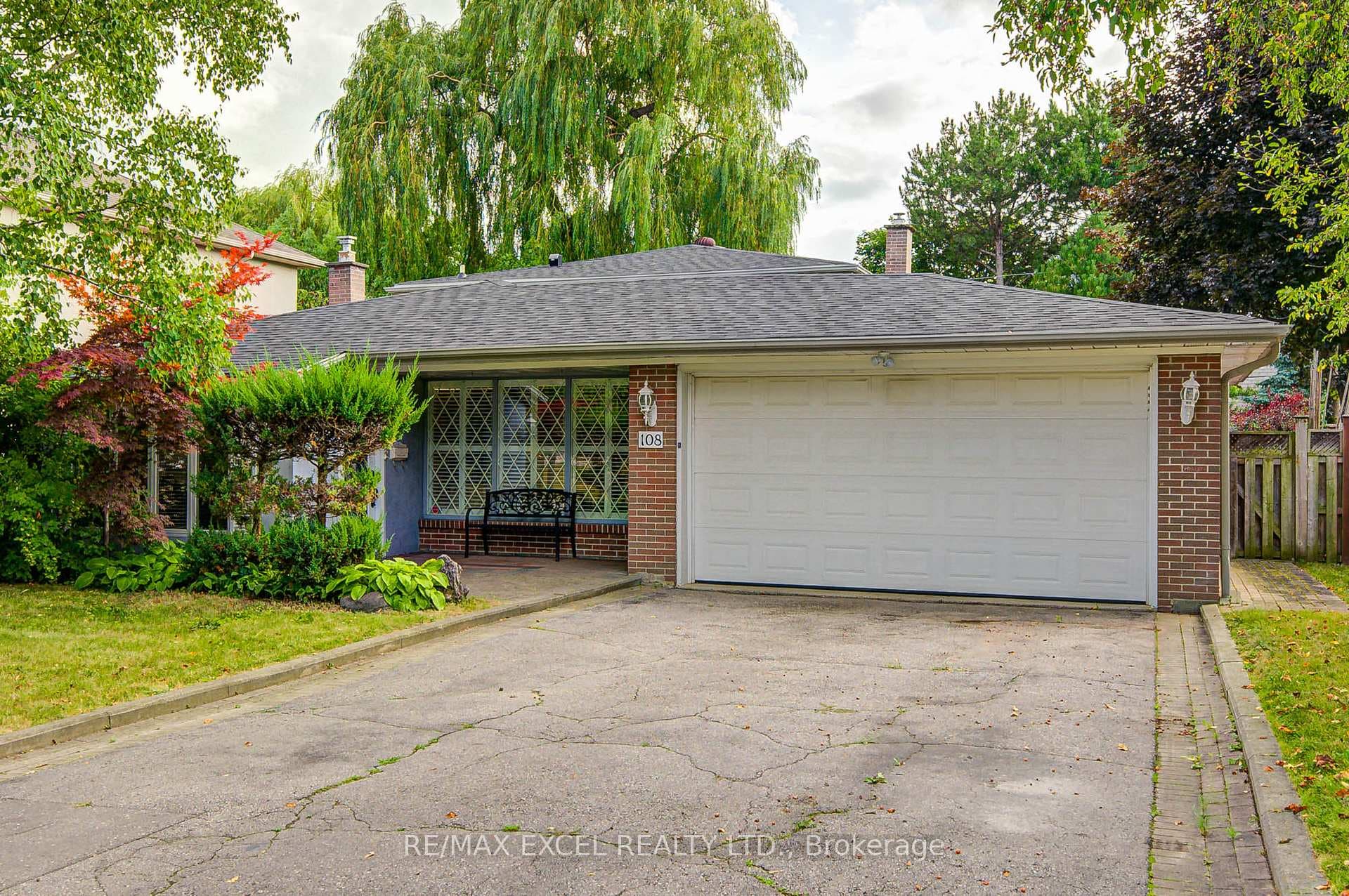108 Babcombe Drive photo 2