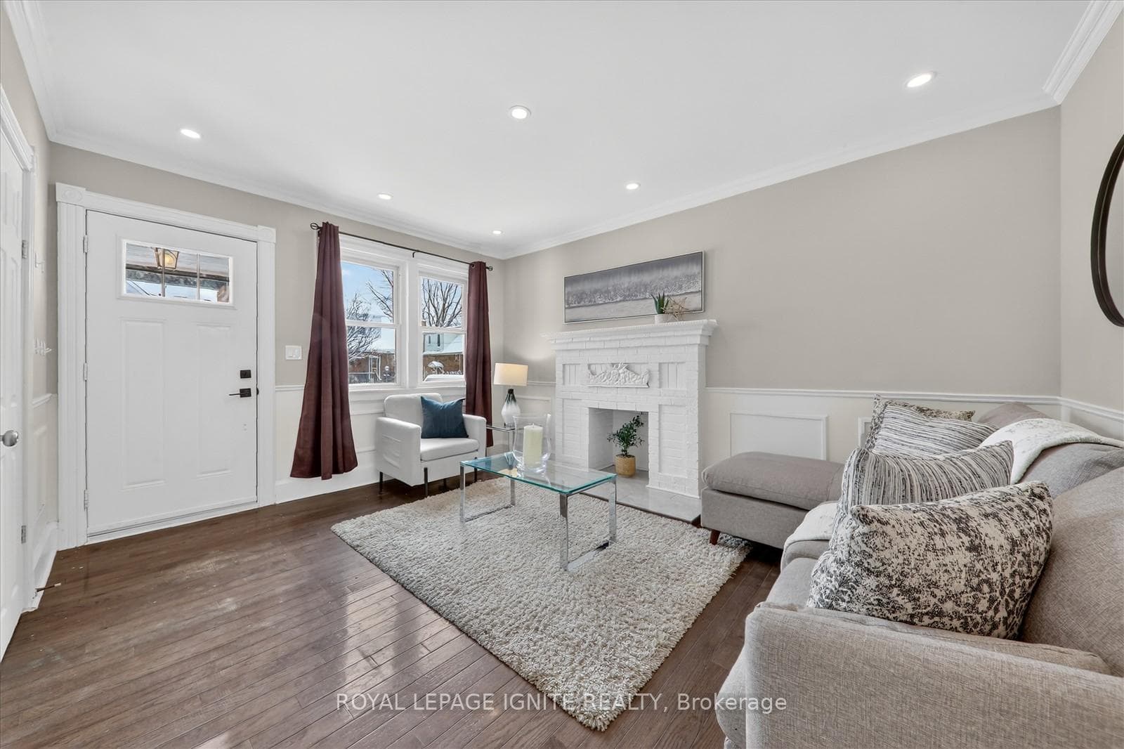 390 Jarvis Street photo 8