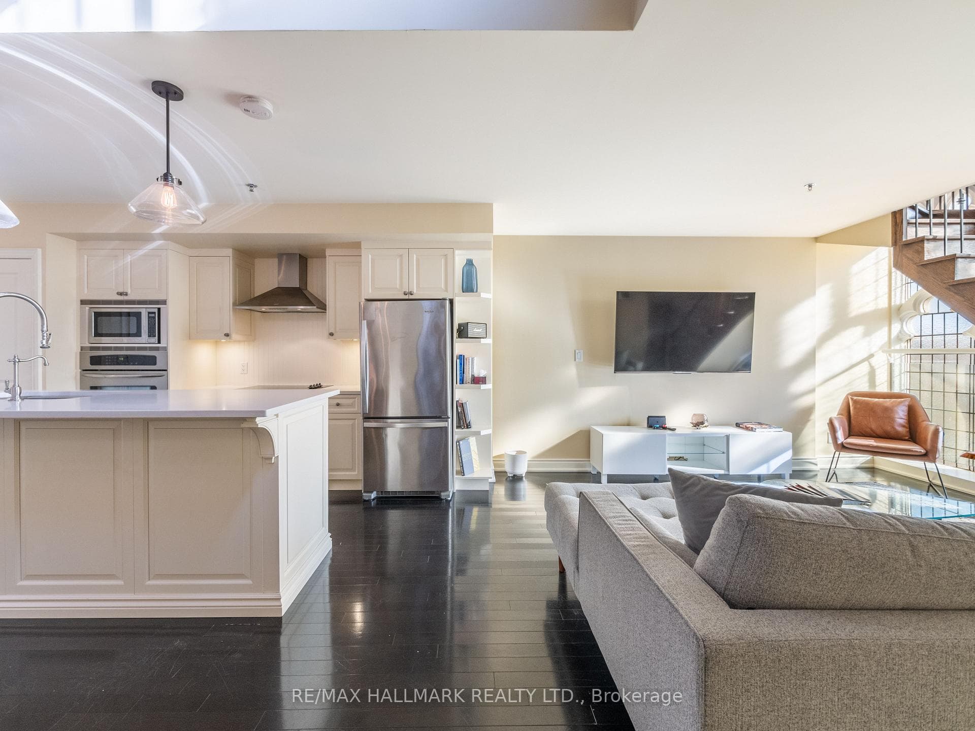 384 Sunnyside Avenue Unit 301 photo 21