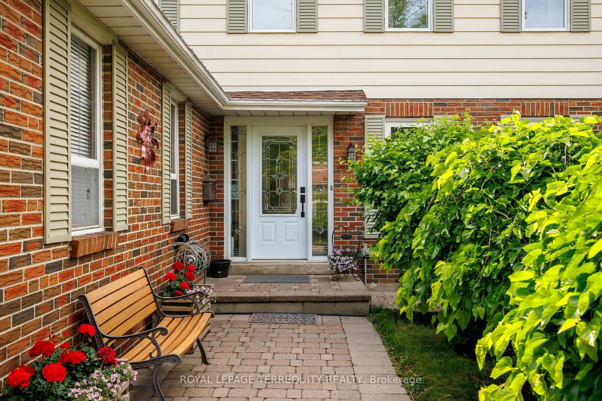 1853 Briarcrook Crescent photo 4