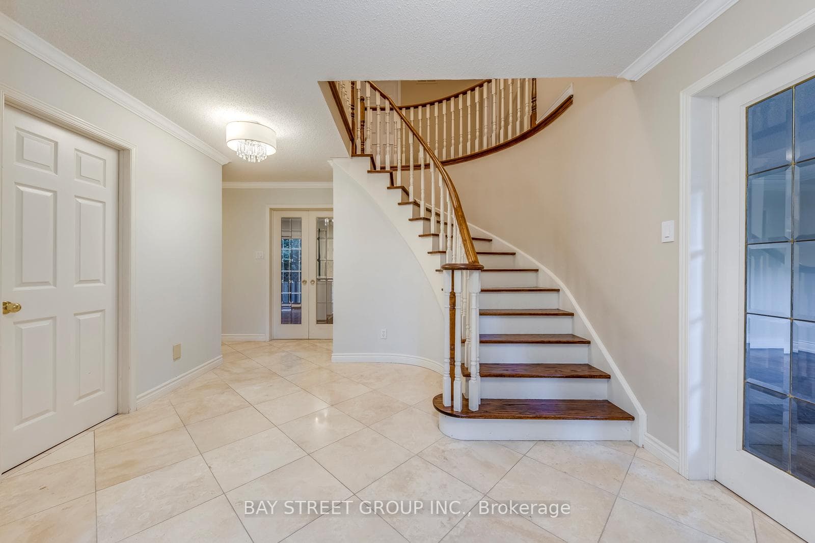 1322 Roseberry Crescent photo 5